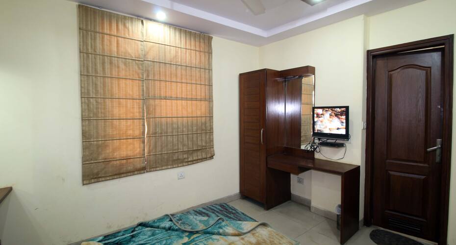 New Oxford Palace, New Delhi 3